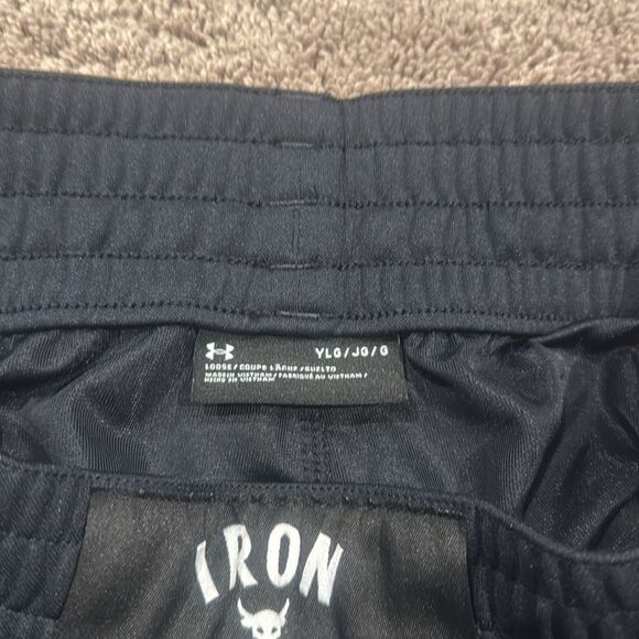 Project Rock under armour boys size large shorts! Great condition barely worn - Picture 7 of 7